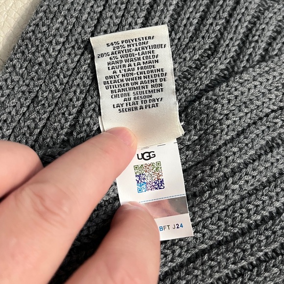 NWT - UGG Unisex Wool Blended Ribbed Knit Scarf - Picture 6 of 6